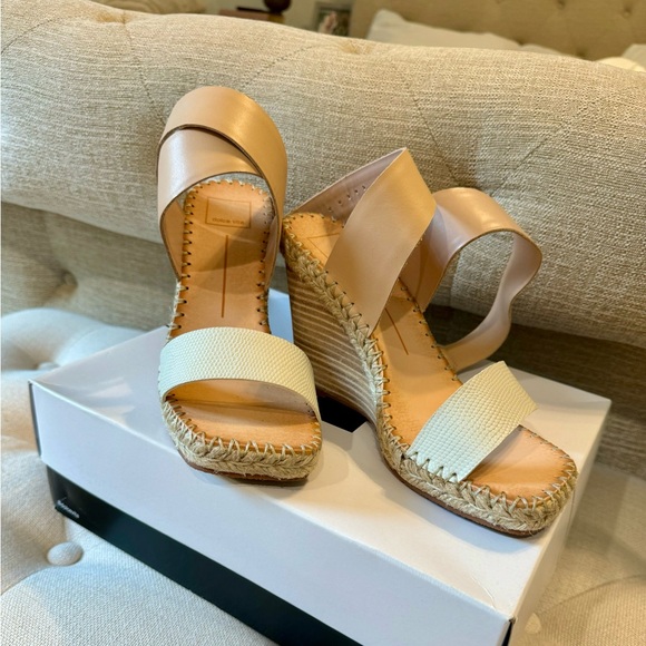 NEW in box! Dolce Vita wedges size 8 - Picture 2 of 2